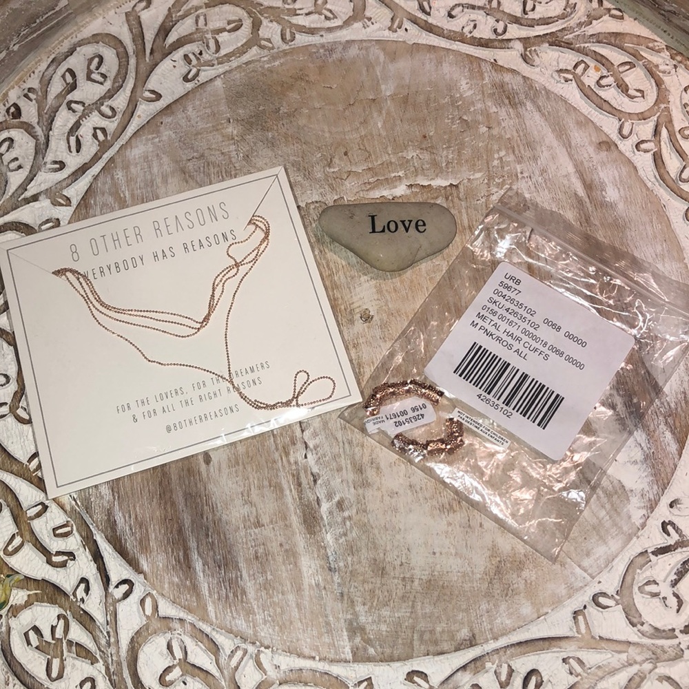 2 for 1! 8 OTHER REASONS CHOKER + URB HAIR CUFFS